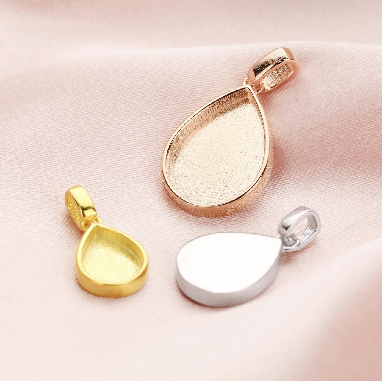 14k Simple Pear Pendant